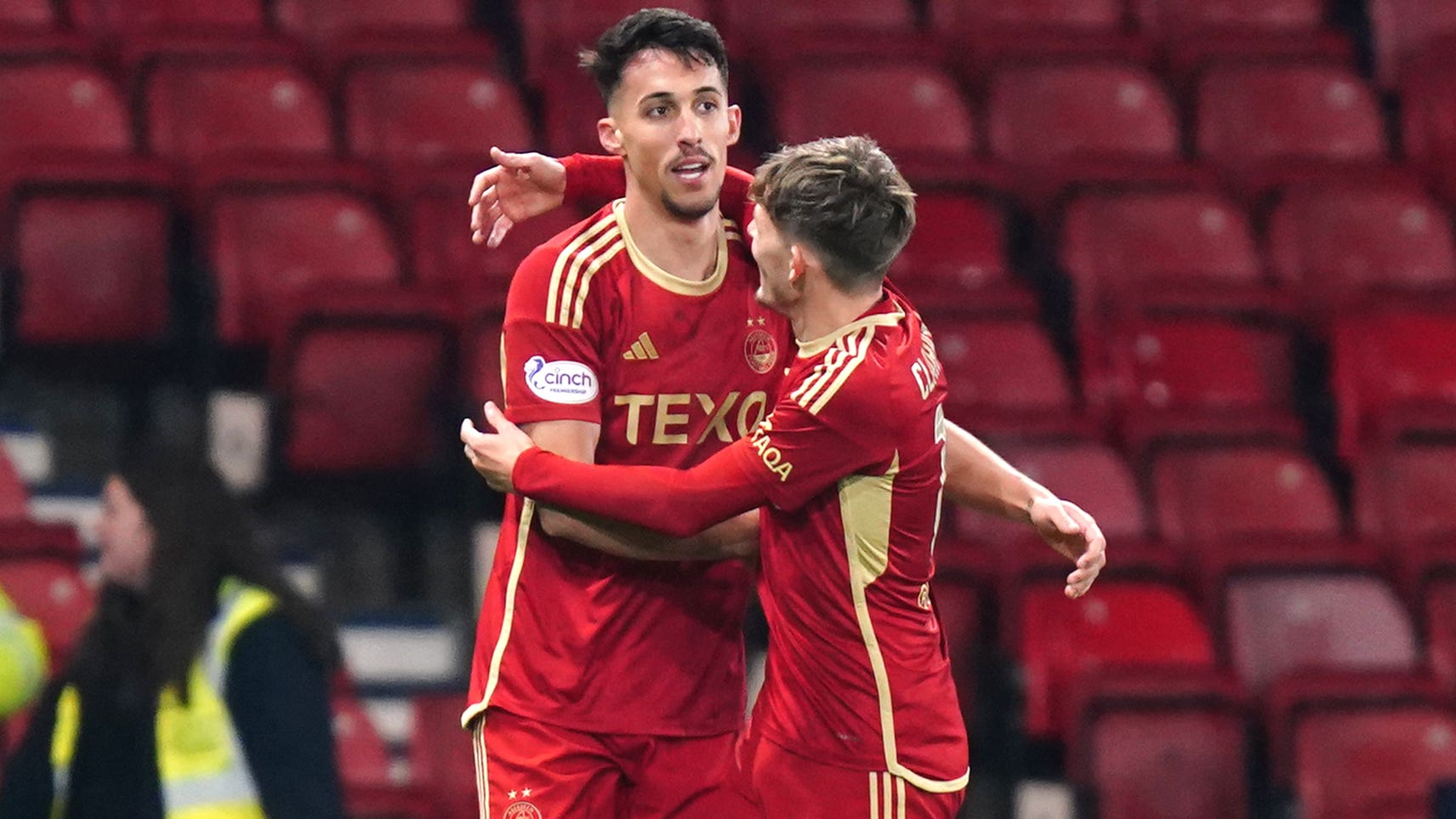 Bojan Miovski goal earns Aberdeen Viaplay Cup semi-final victory over Hibernian