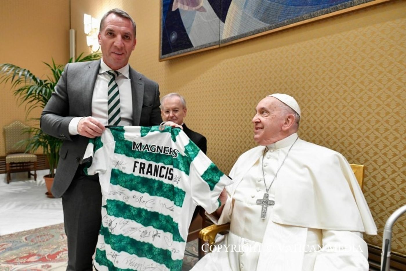 Pope Francis presented with Celtic shirt as squad have private audience in Rome
