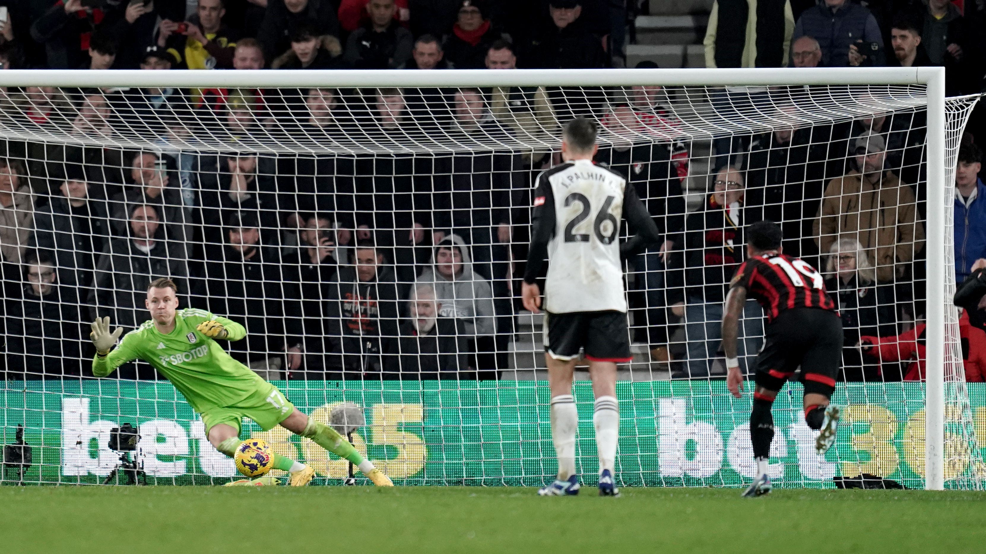Dominic Solanke continues fine scoring form as Bournemouth cruise past Fulham
