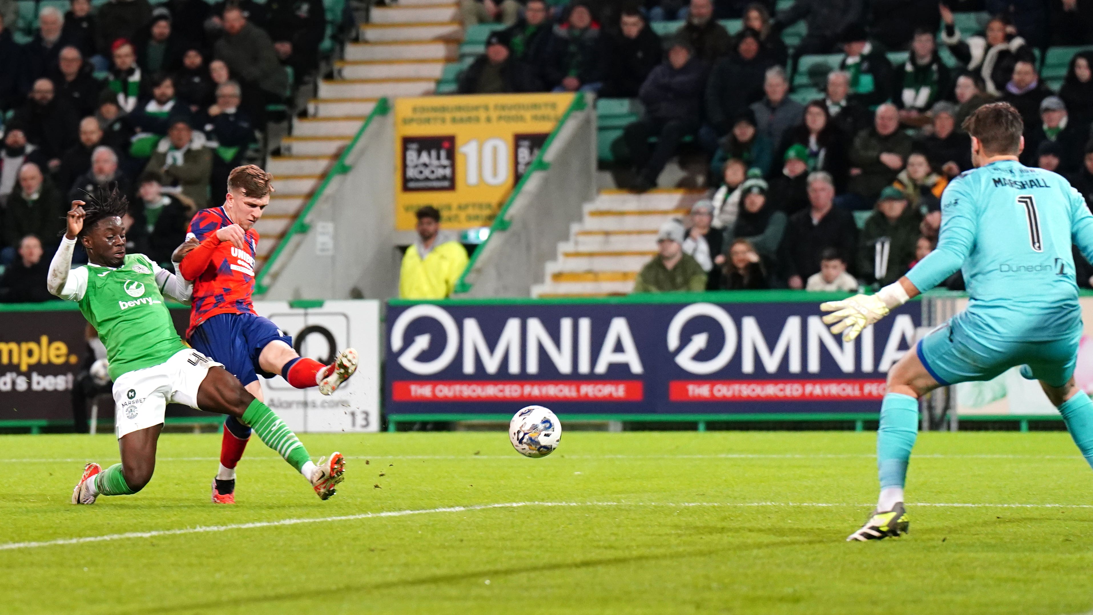 Rangers cut gap on leaders Celtic to five points with dominant win at Hibernian