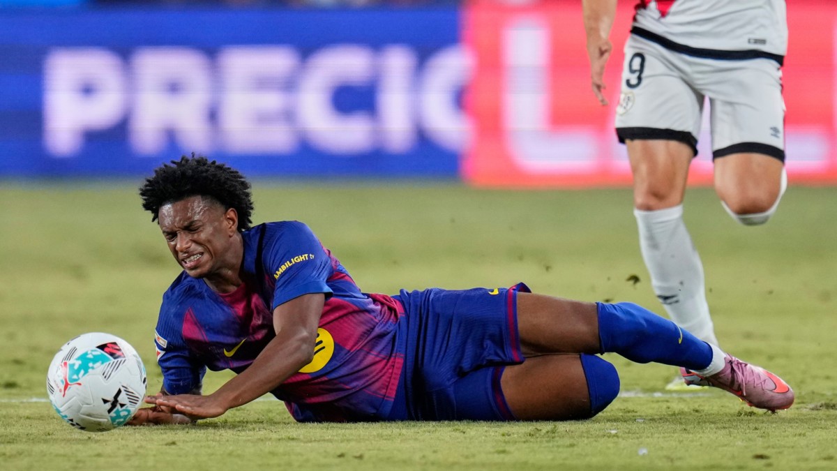 Barcelona’s Alejandro Balde hampered by hamstring injury in training