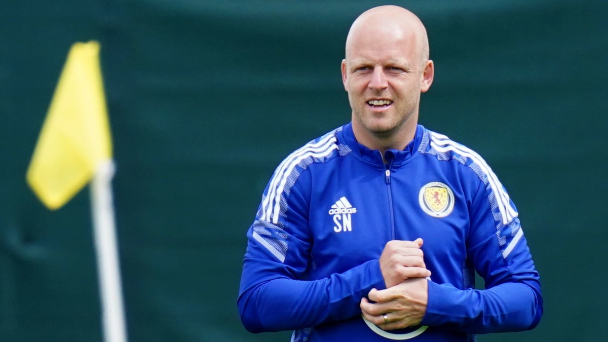 Assistant Steven Naismith excited by chance to help Scotland reach World Cup