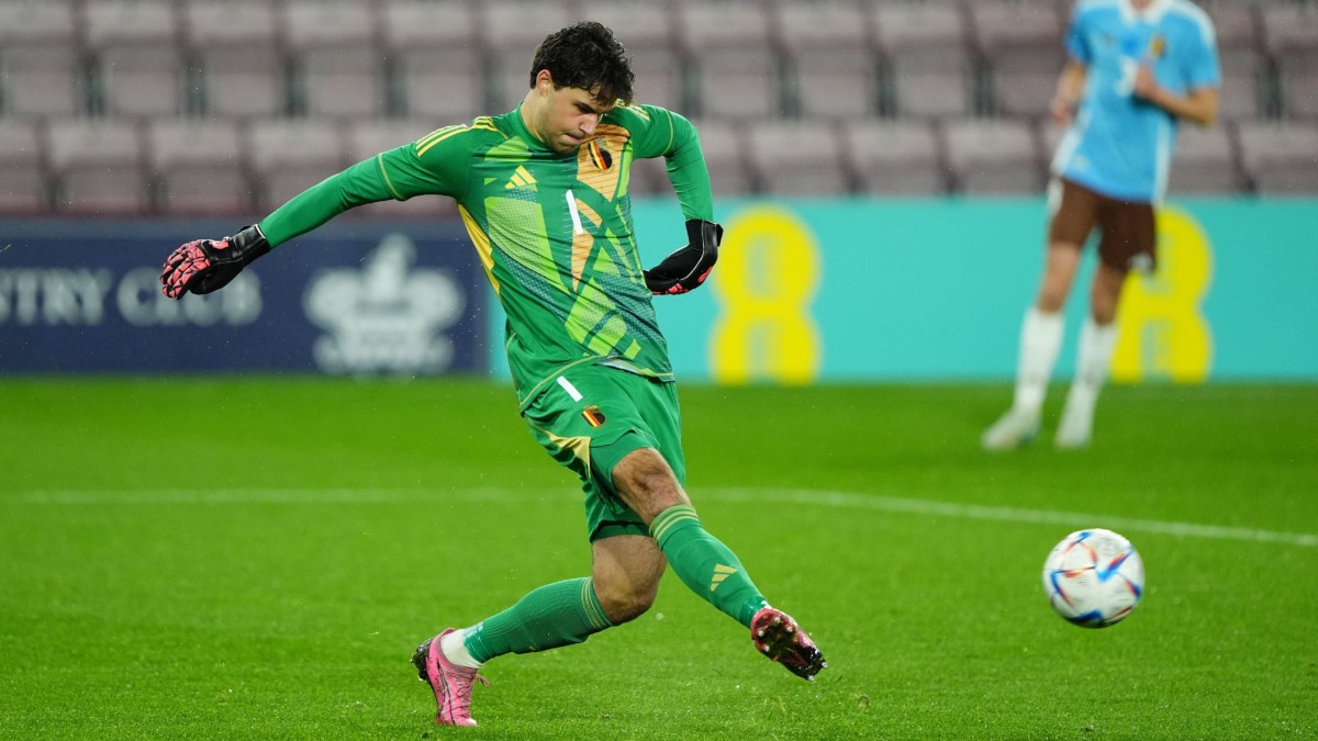 Man Utd swoop for goalkeeper Senne Lammens on deadline day