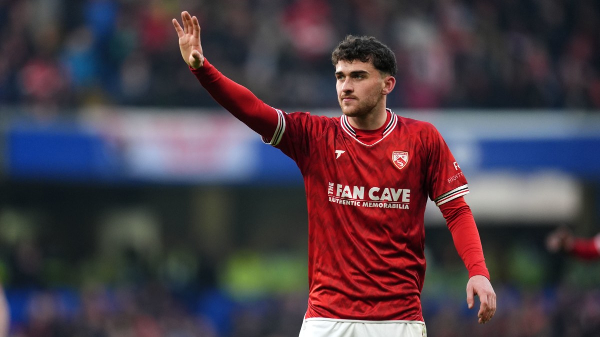 Callum Jones coolly scores last-gasp penalty to seal Dundee’s first league win