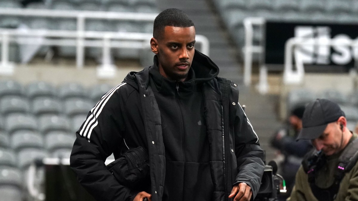 Alexander Isak will have to ‘build up gradually’ with Liverpool – Arne Slot