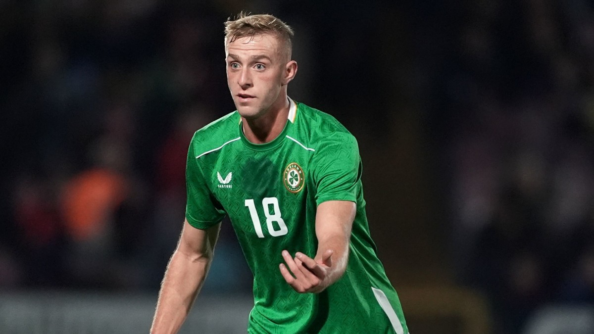 St Mirren up to third after Killian Phillips strike downs Dundee