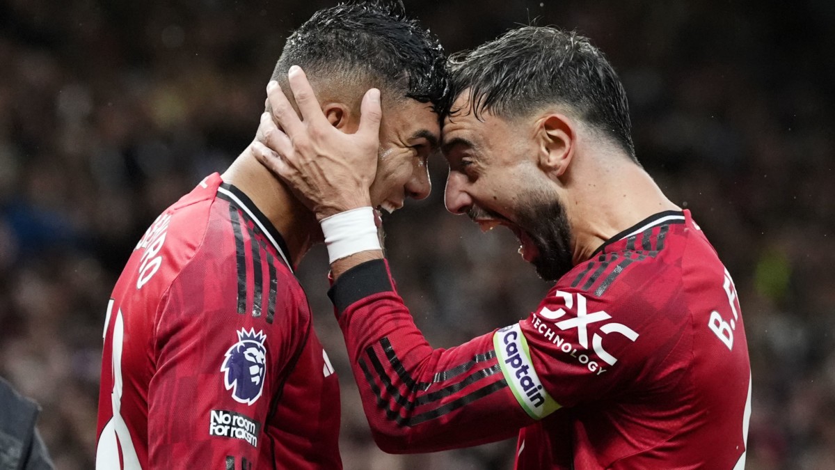 Manchester United hold on for overdue win as Chelsea rue Robert Sanchez red card