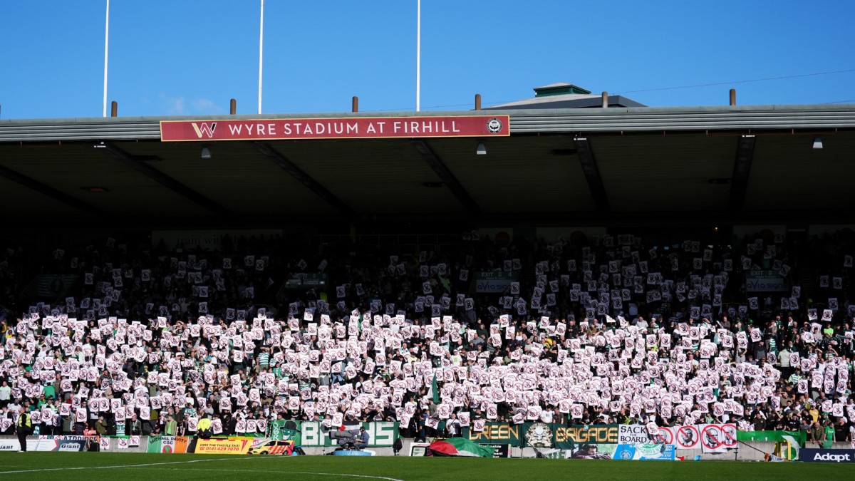 Celtic fans continue campaign against board with pre-match poster display
