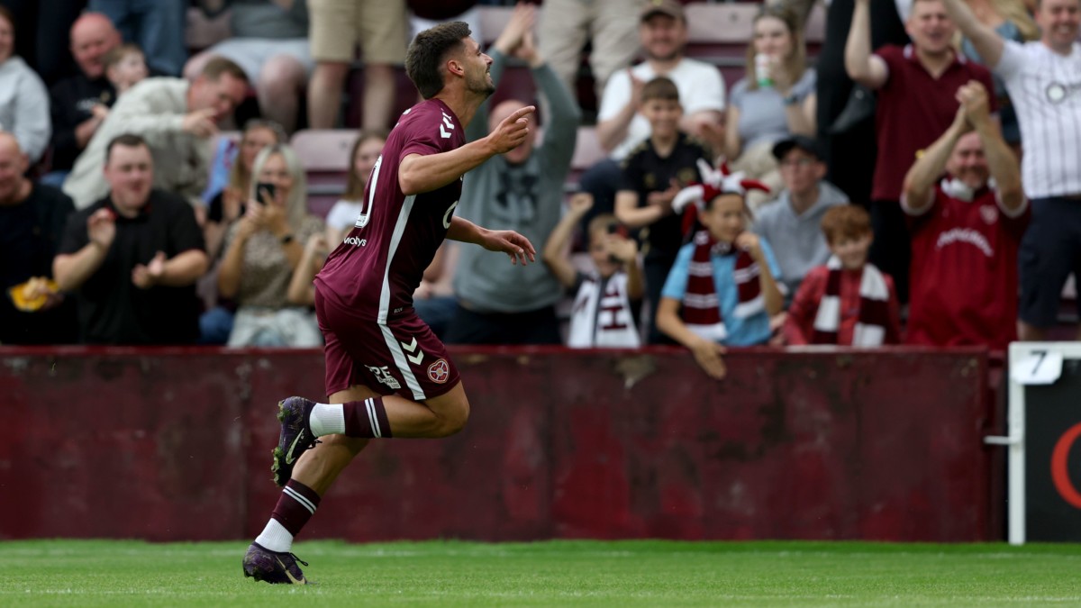 Derek McInnes wins on return to Kilmarnock as Hearts move five points clear