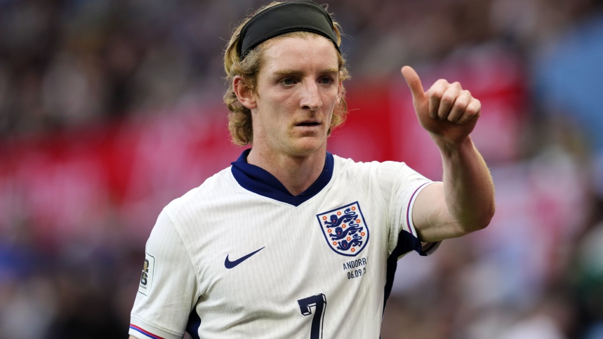 Anthony Gordon says being ‘paranoid’ over England spot pushes him further