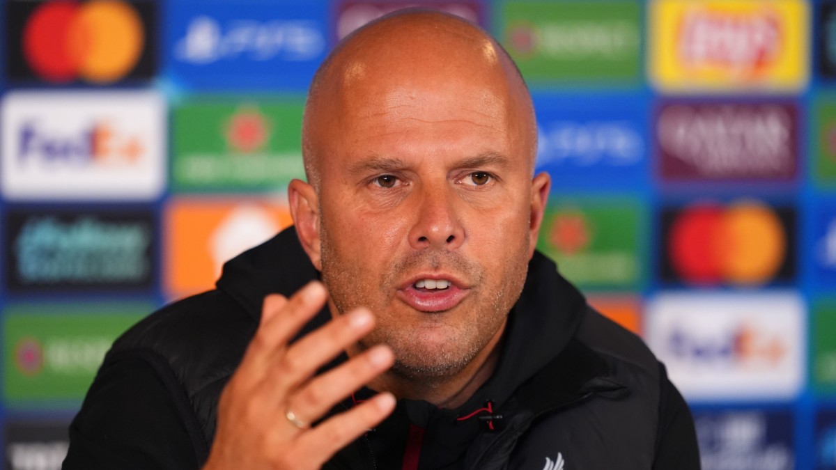 Arne Slot vows plane problem will not stop Liverpool flying high in Frankfurt