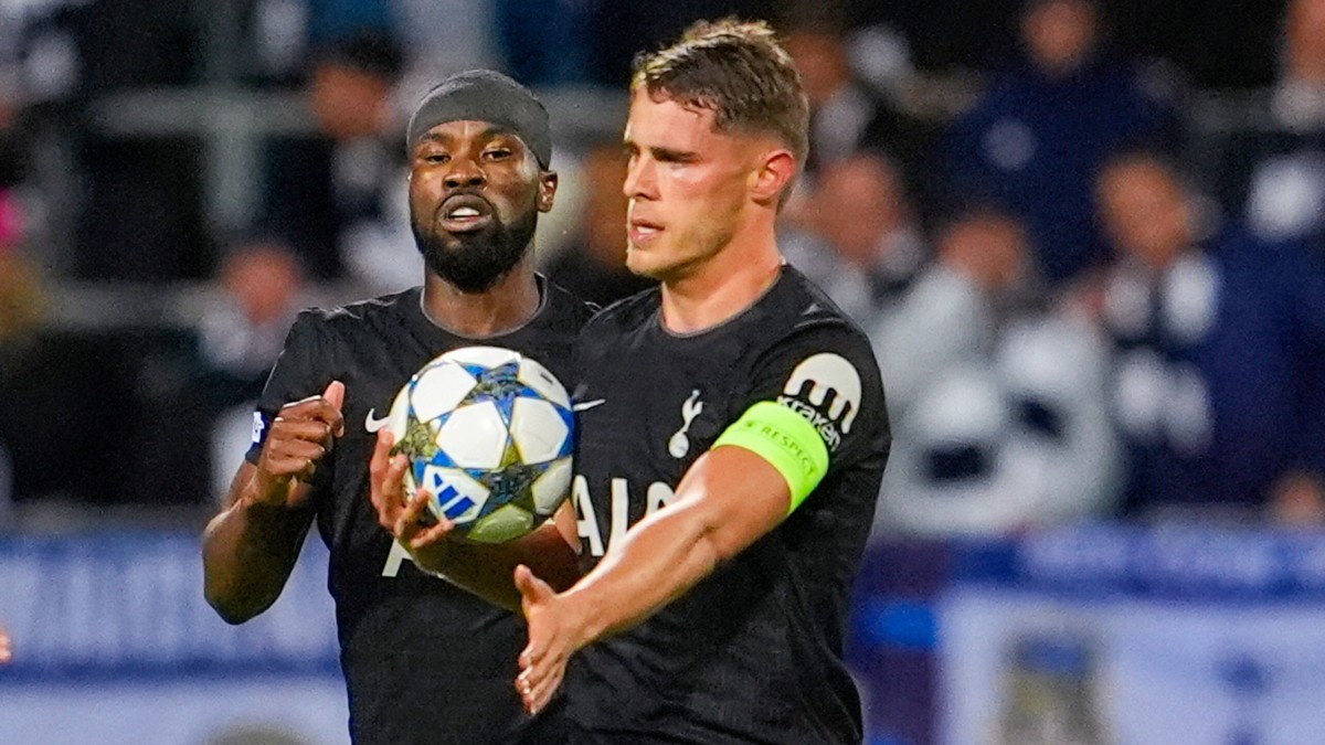 Micky van de Ven hoped for a better Tottenham performance on his special night