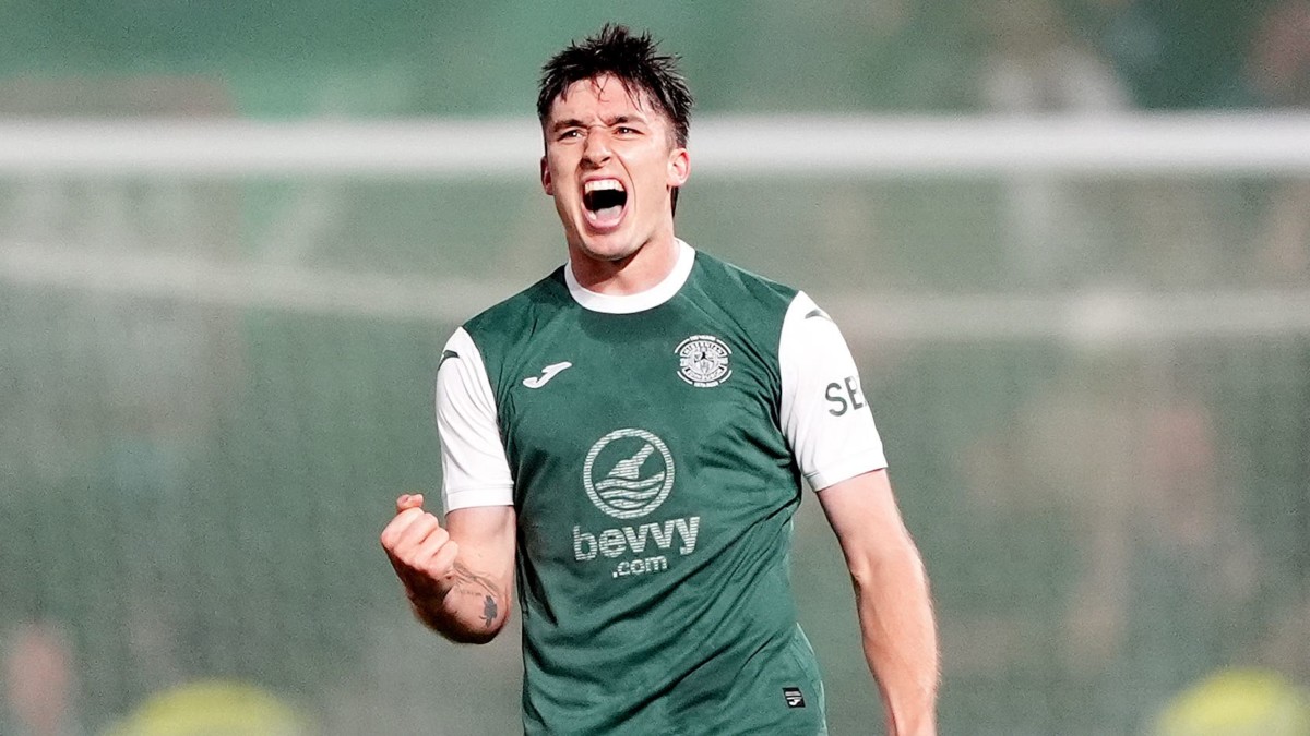 Kieron Bowie inspires Hibernian to victory over Dundee to stay third