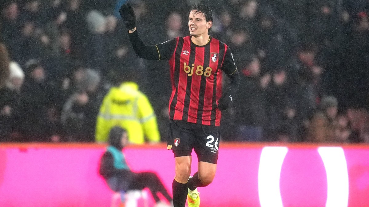 Bournemouth boss Andoni Iraola salutes goal-scorer Enes Unal after injury battle