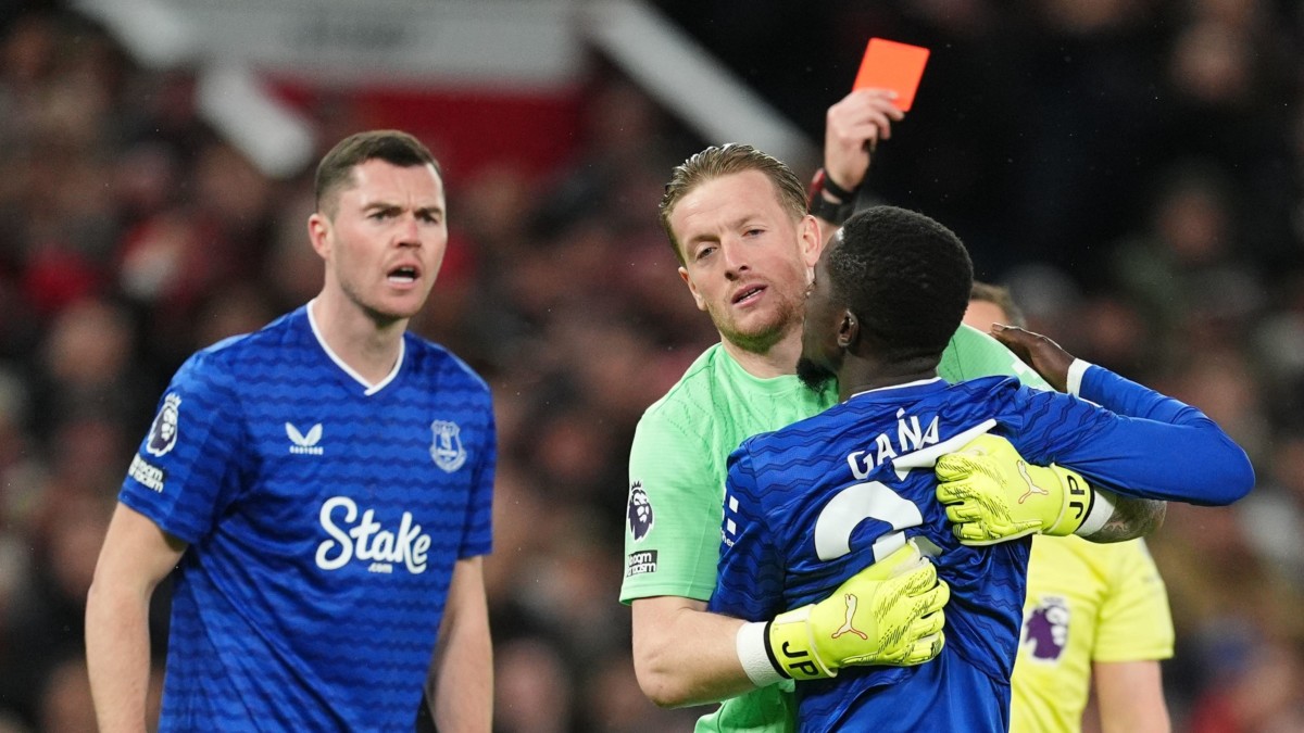 Idrissa Gana Gueye sent off for slapping Everton team-mate Michael Keane