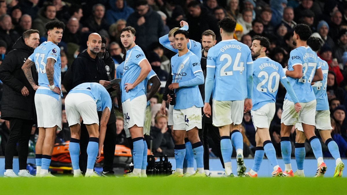 Daniel Farke says ‘fake injury’ gave Pep Guardiola chance for Man City team talk