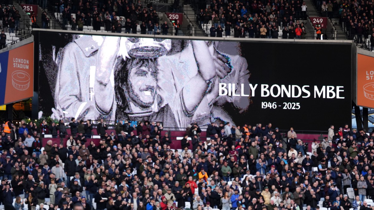West Ham pay moving tribute to Billy Bonds after club great’s death aged 79