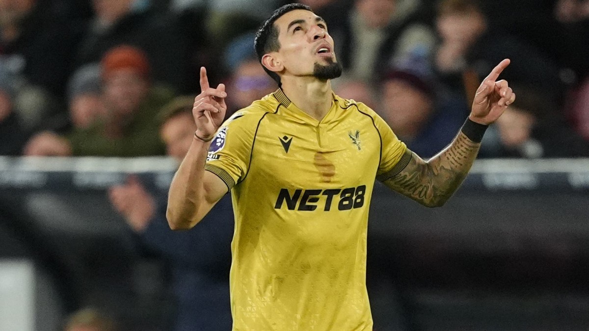 Daniel Munoz scores as Crystal Palace beat struggling Burnley