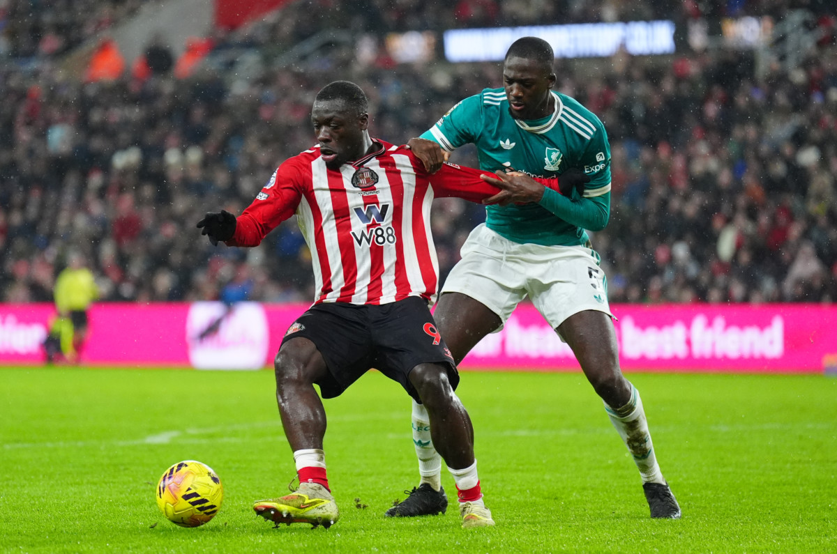 Brian Brobbey and Ibrahima Konate battle for the ball