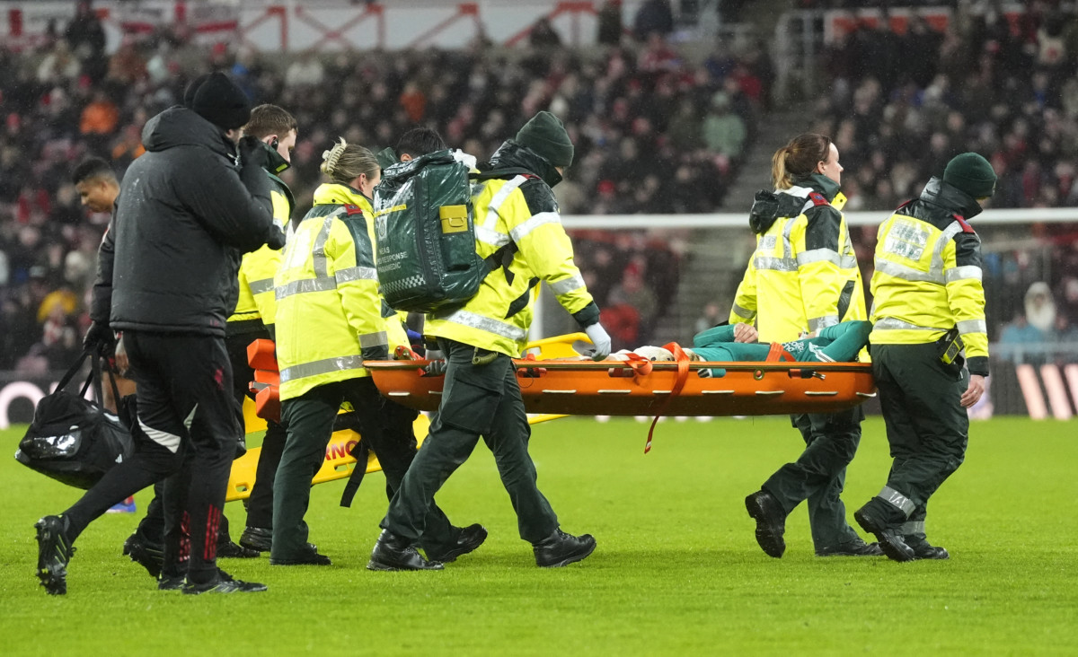 Wataru Endo left the game on a stretcher